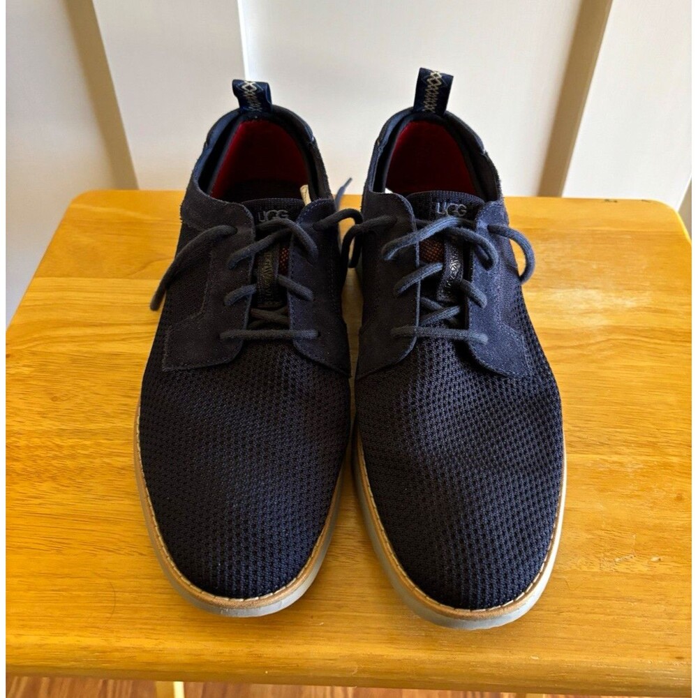 UGG Men’s Navy Mesh Lace Up Sneakers Comfort Breathable Size 10.5 (EU 43.5)
